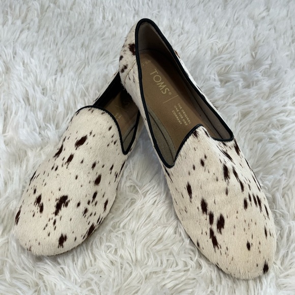 TOMS | Darcy Loafer Flat | In Birch Spotted Calf Hair Design - Picture 2 of 9